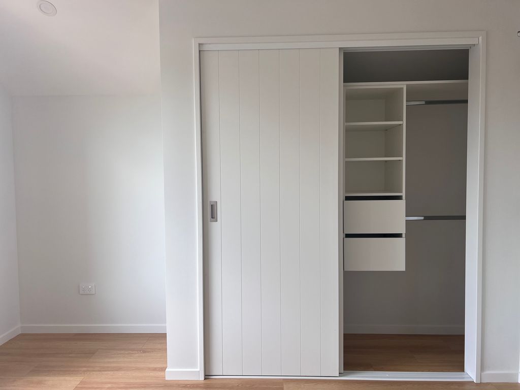 Plain white build-in wardrobe Auckland