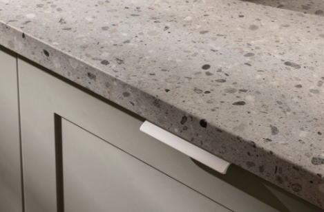 Stone-look and silica-free laminate benchtop